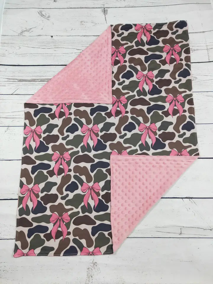 Camouflage Bow Printed Blanket