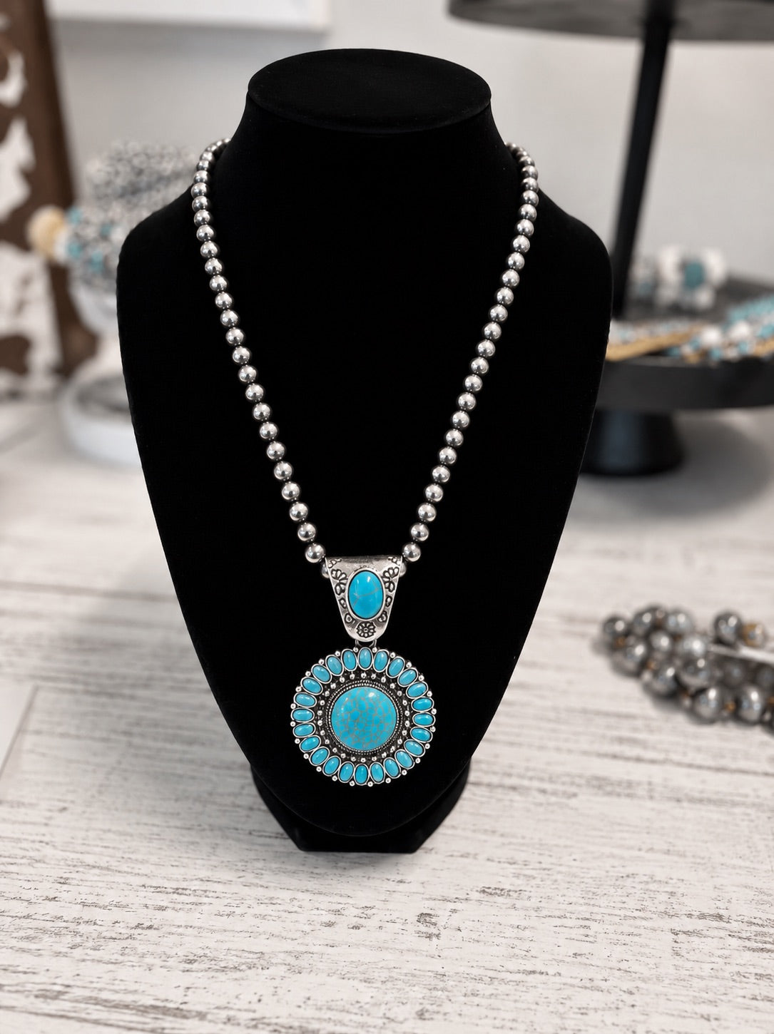 Western Chunky Stone Pendant Necklace